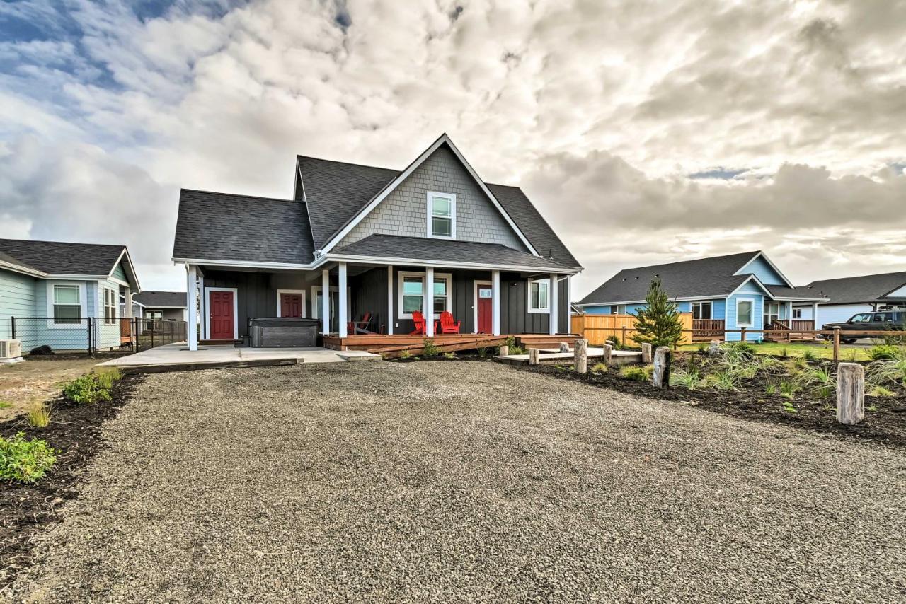 Ocean Shores Getaway With Fireplace And Hot Tub! Exterior photo