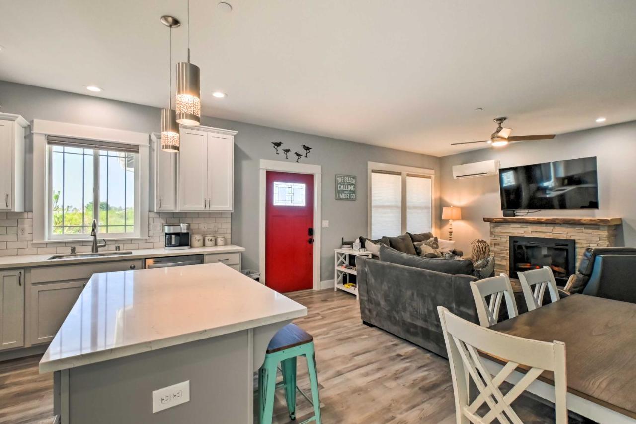 Ocean Shores Getaway With Fireplace And Hot Tub! Exterior photo