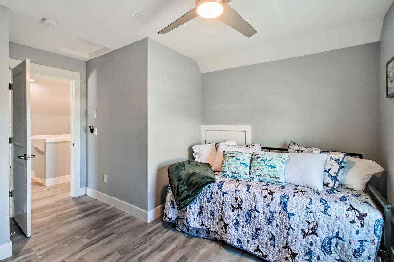 Ocean Shores Getaway With Fireplace And Hot Tub! Exterior photo