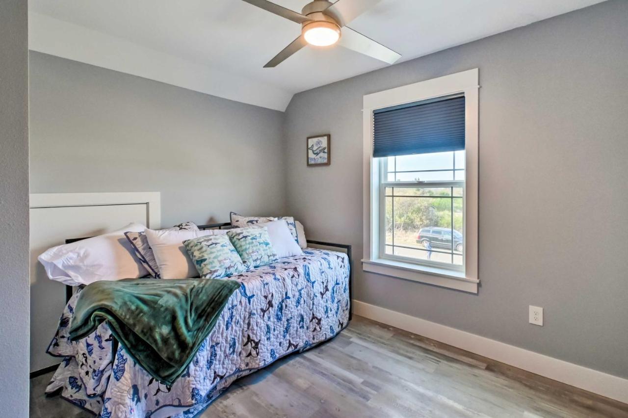 Ocean Shores Getaway With Fireplace And Hot Tub! Exterior photo