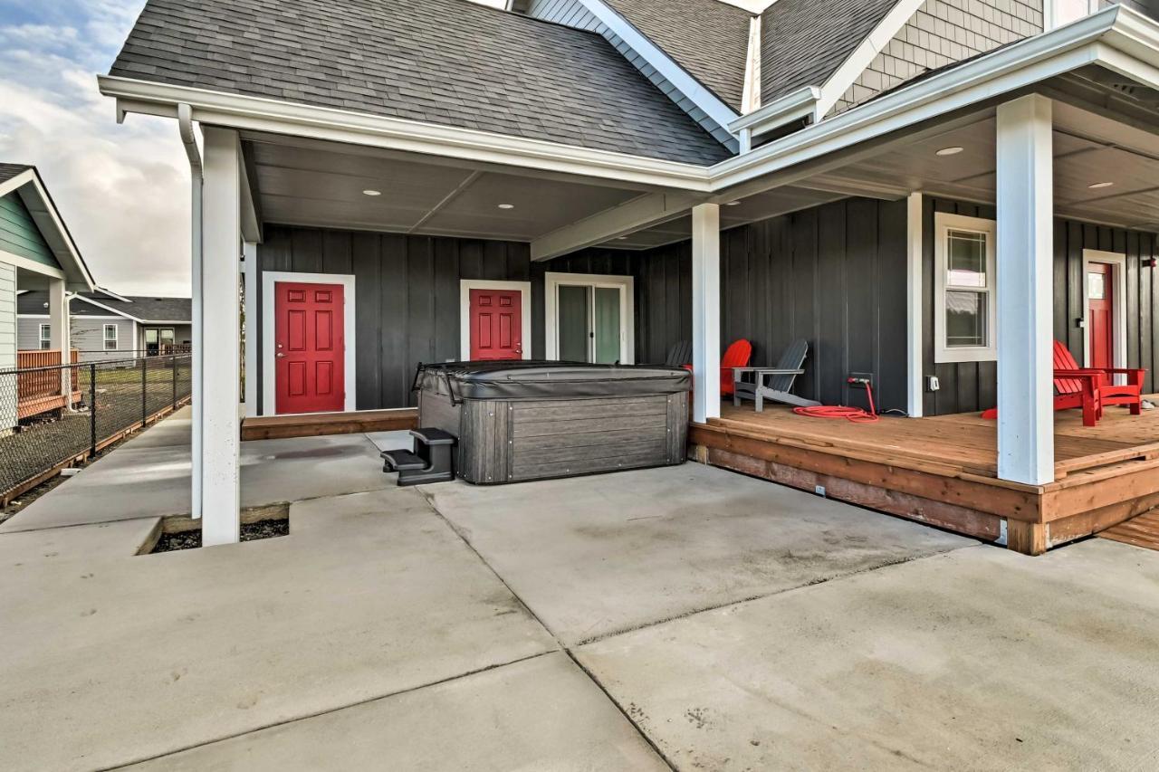 Ocean Shores Getaway With Fireplace And Hot Tub! Exterior photo